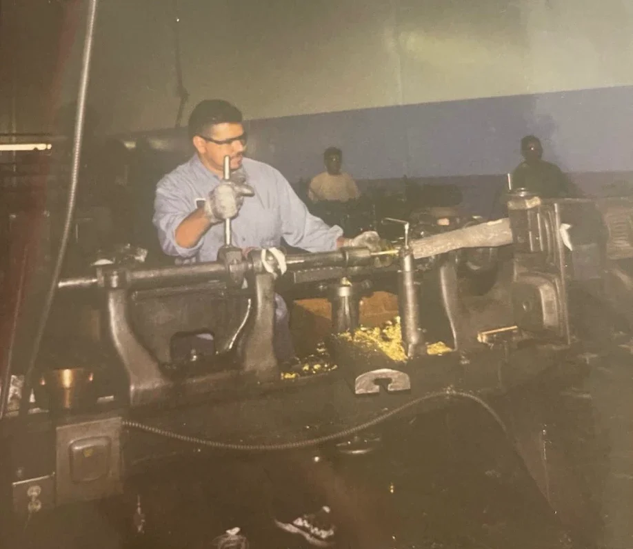 Raul Rizo at the spinning lathe in the 1990s